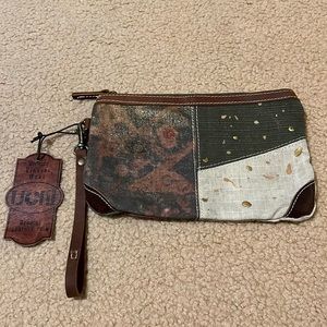 NWT Uchi Hattie Gold Splattered Canvas Wristlet Recycled Clutch Leather Metallic